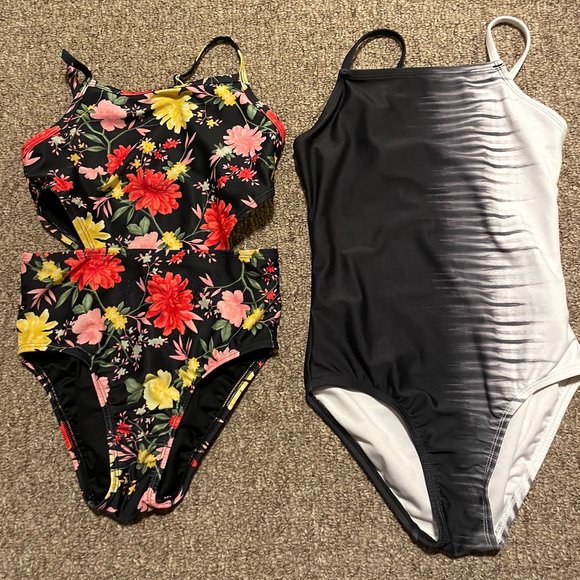 Girls bathing suits - Picture 1 of 4